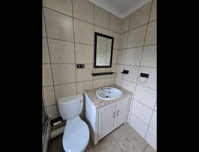 2 bed property to rent in FLORIDA HILLS